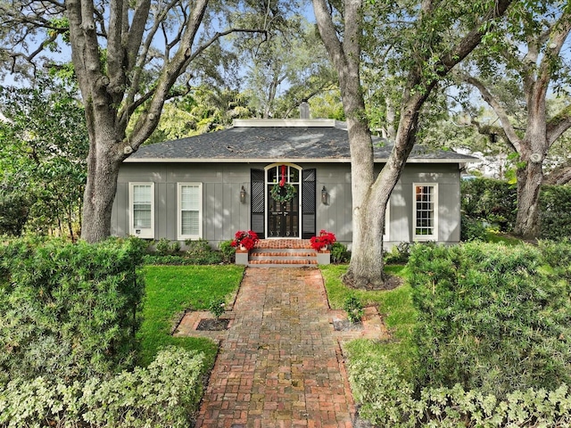 ranch-style home with a front lawn