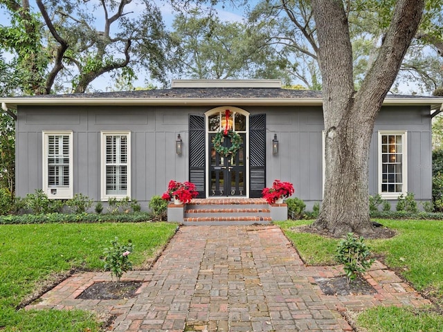 property entrance with a lawn