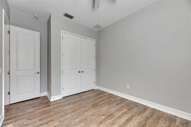 unfurnished bedroom featuring a closet and ceiling fan