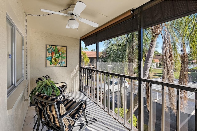 sunroom featuring ceiling fan