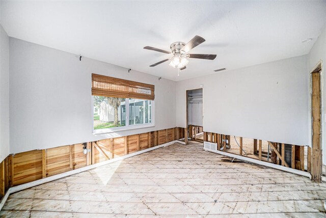 empty room featuring ceiling fan