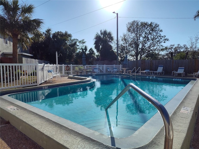 view of swimming pool