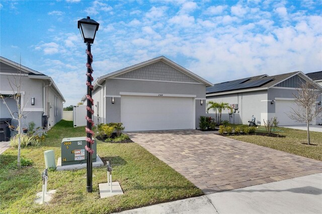 view of front facade featuring a garage and a front yard