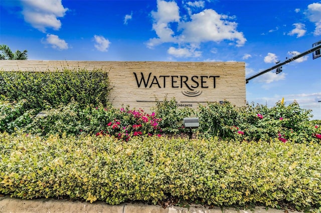 view of community / neighborhood sign