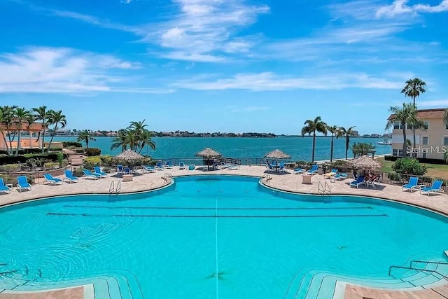 view of swimming pool featuring a water view