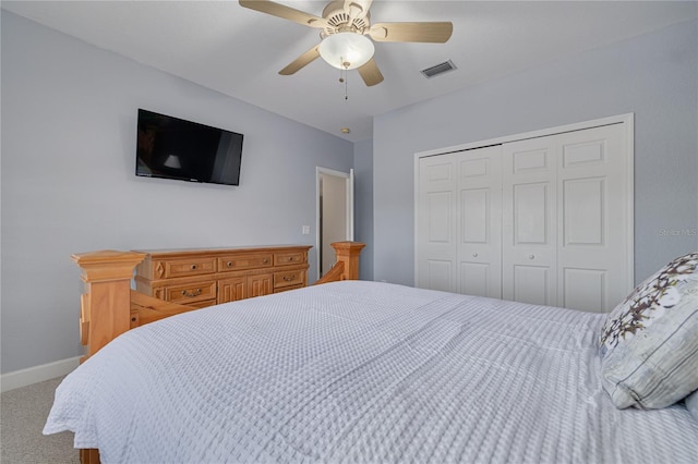 bedroom with carpet flooring, ceiling fan, and a closet