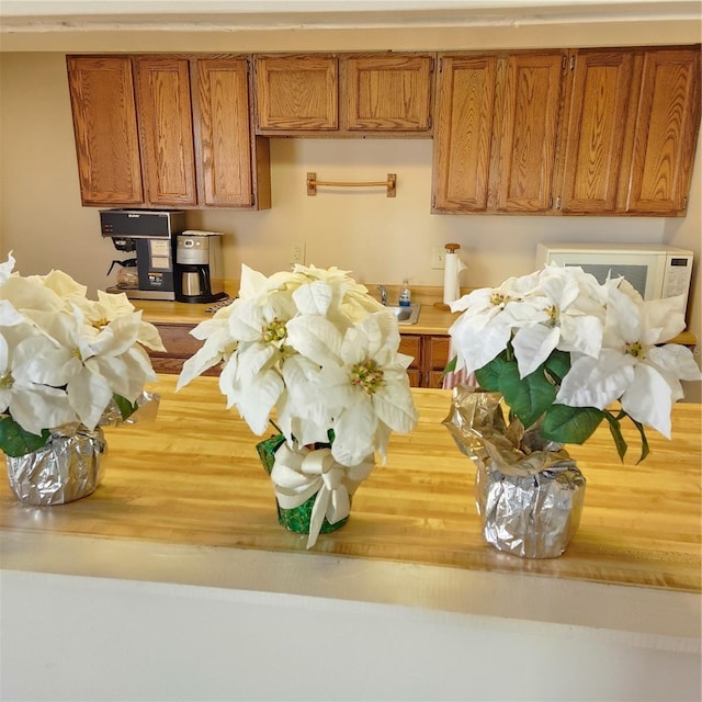 kitchen featuring sink