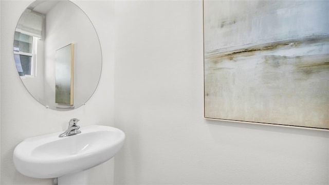 bathroom featuring sink