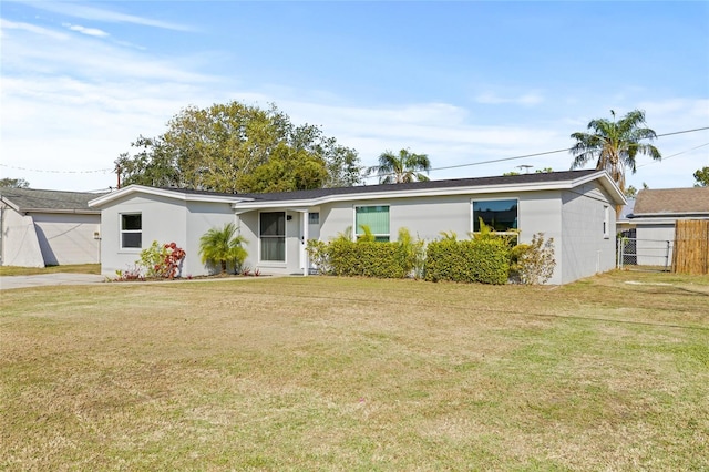 ranch-style home featuring a front lawn