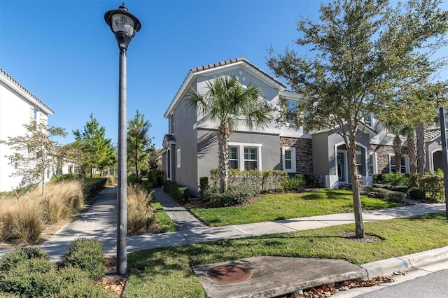 view of front of home featuring a front yard