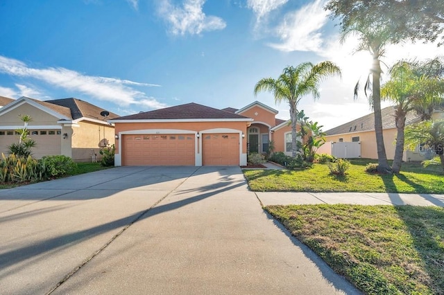 single story home featuring a front lawn