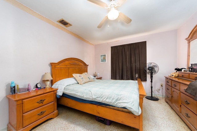 bedroom with ceiling fan