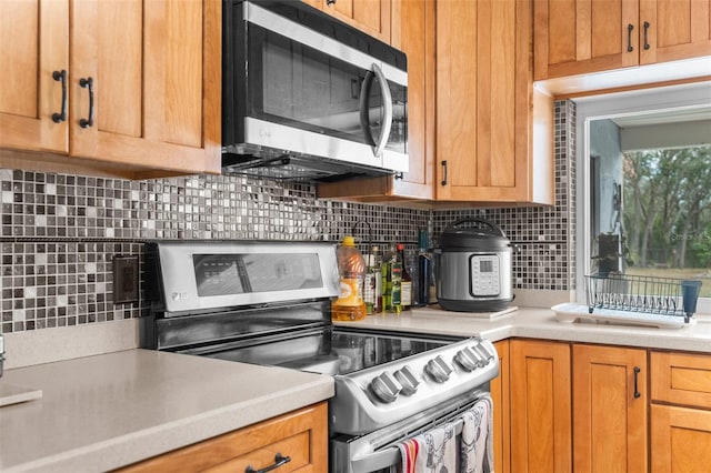 kitchen with backsplash and stainless steel appliances