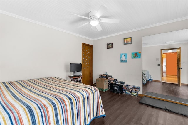 bedroom featuring ceiling fan, dark hardwood / wood-style flooring, and crown molding