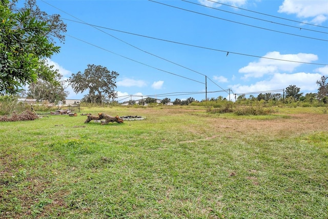 view of yard featuring a rural view