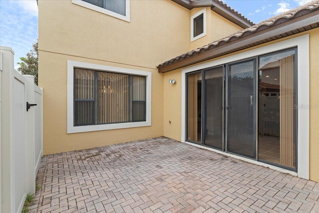 20314 Chestnut Grove Dr, Tampa, FL 33647 - exterior space featuring fence