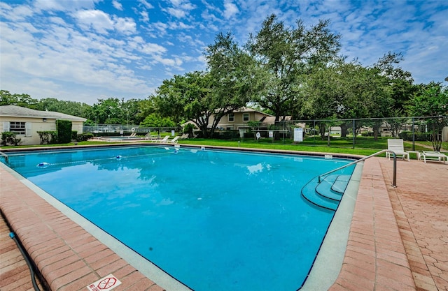 view of swimming pool