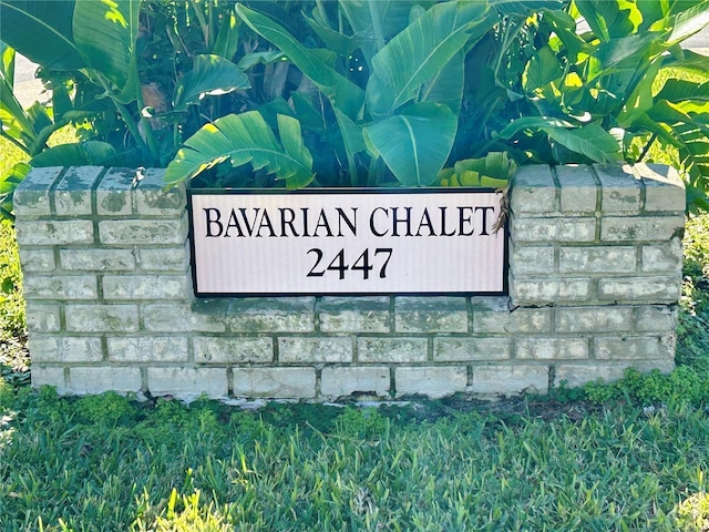 view of community / neighborhood sign