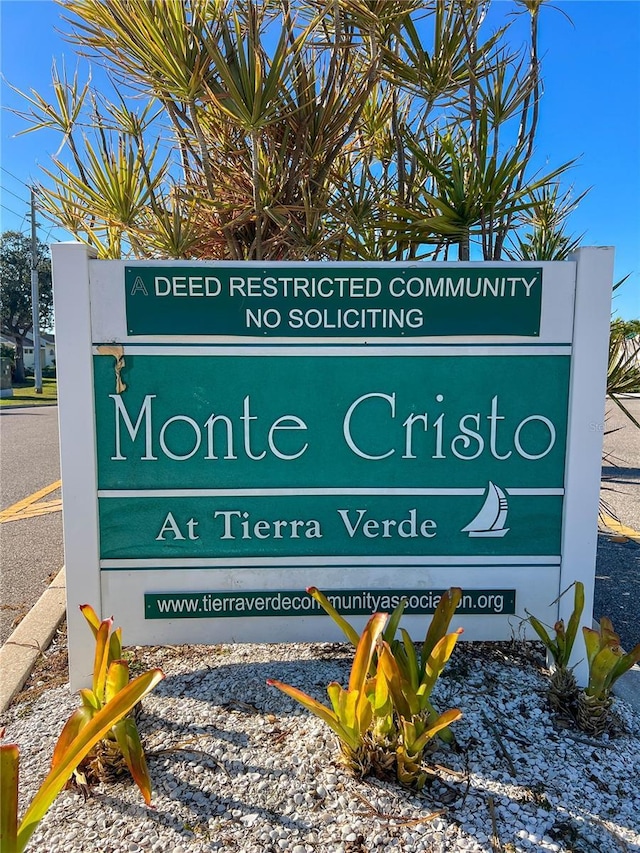 view of community / neighborhood sign