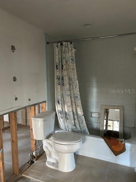 full bath with toilet and shower / tub combo