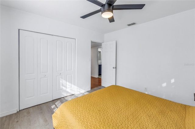 unfurnished bedroom with hardwood / wood-style flooring, a closet, and ceiling fan