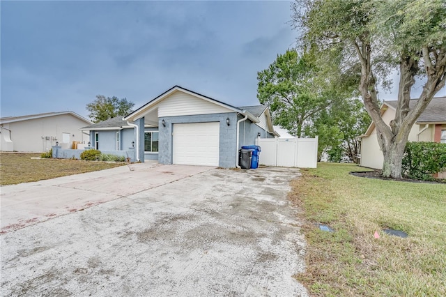 view of front of home featuring a front lawn and a garage