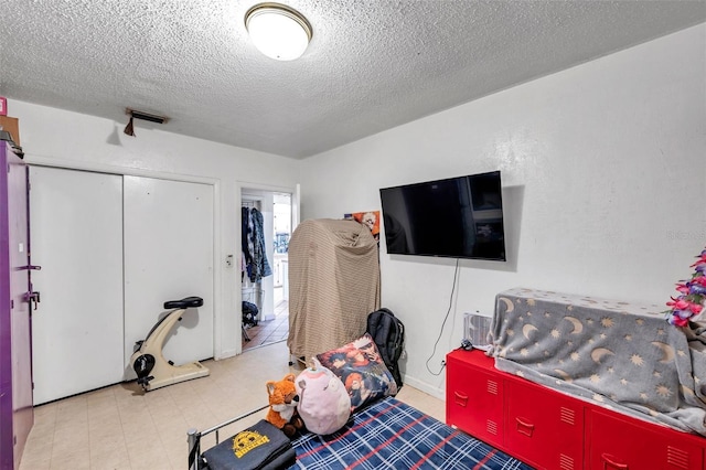 bedroom featuring a closet and a textured ceiling