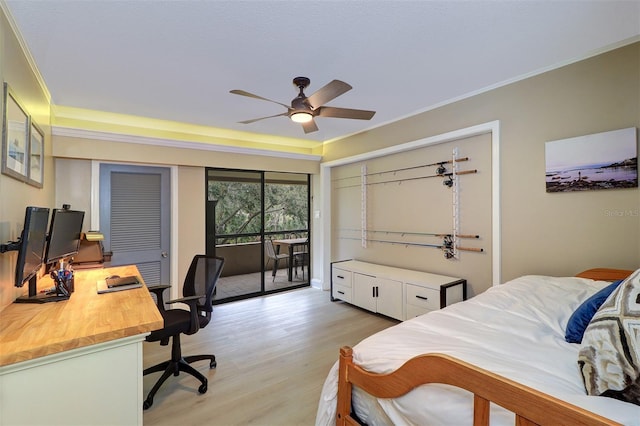 bedroom with a closet, light hardwood / wood-style floors, ceiling fan, and crown molding