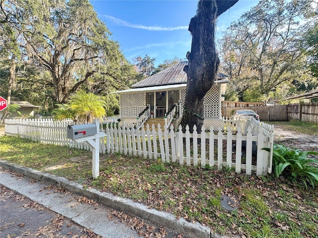 view of front of property featuring a porch