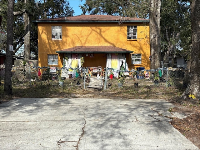 view of front of property