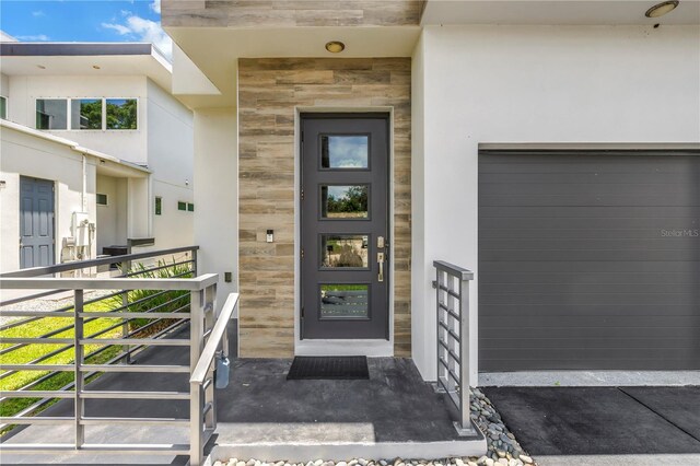 2246 Fiesta Dr, Sarasota, FL 34231 - entrance to property featuring stone siding and stucco siding