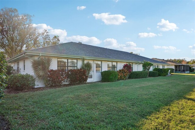 view of front of home featuring a front lawn