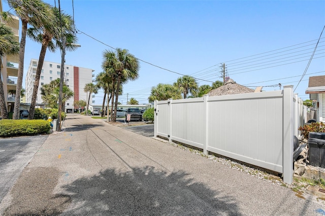 Listing photo 3 for 13426 Gulf Blvd, Madeira Beach FL 33708