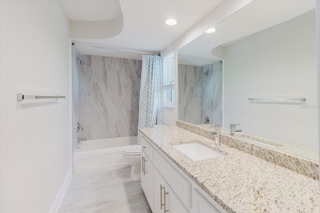 bathroom featuring toilet, recessed lighting, shower / tub combo, vanity, and baseboards