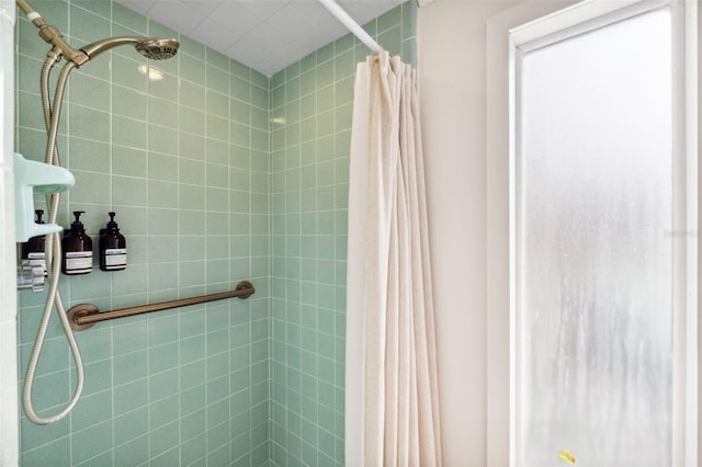 bathroom featuring a shower with curtain