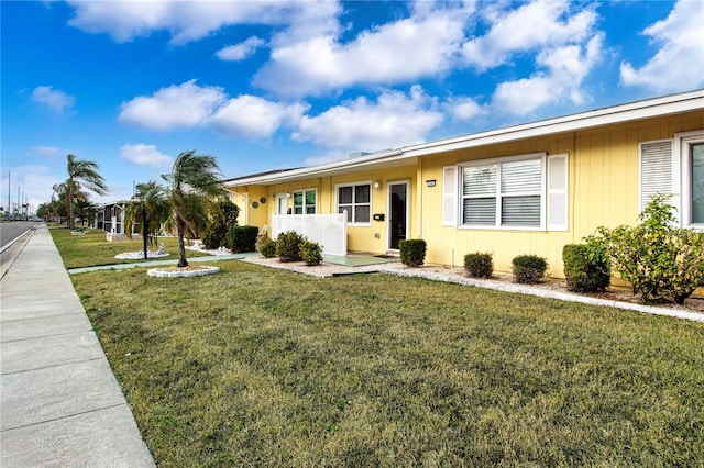 ranch-style home with a front yard