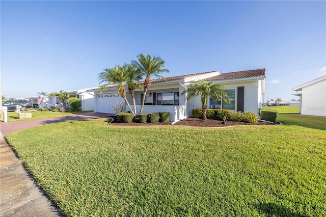 view of front of home featuring a front lawn and a garage