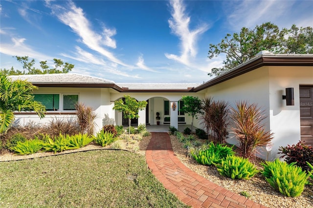 view of front of home with a front lawn