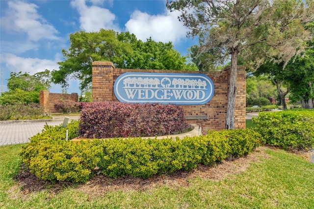 view of community / neighborhood sign