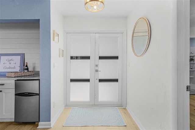 465 Lake Murex Cir, Sanibel, FL 33957 - entryway featuring light hardwood / wood-style flooring