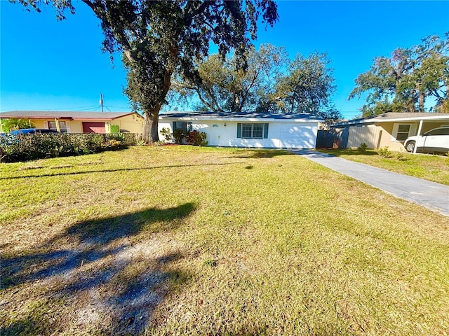 ranch-style home featuring a front lawn