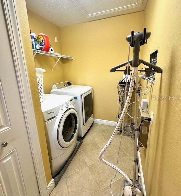 washroom featuring independent washer and dryer and a textured ceiling