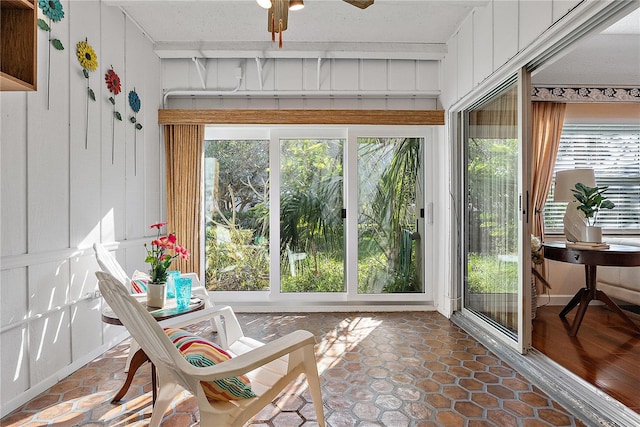 sunroom featuring ceiling fan