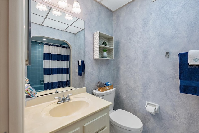 bathroom featuring a shower with curtain, vanity, and toilet