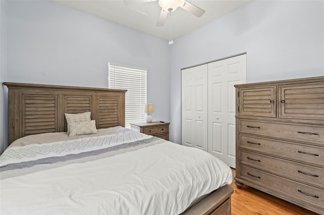 3611 19th St N, Saint Petersburg, FL 33713 - bedroom with a closet, light wood-type flooring, and a ceiling fan