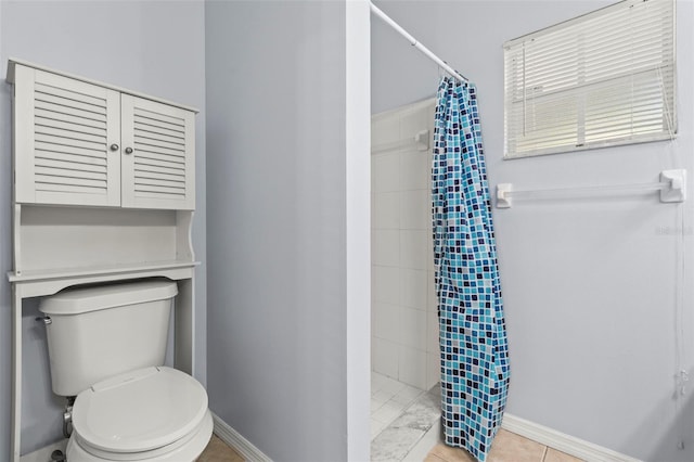 3611 19th St N, Saint Petersburg, FL 33713 - bathroom with a tile shower, baseboards, and toilet