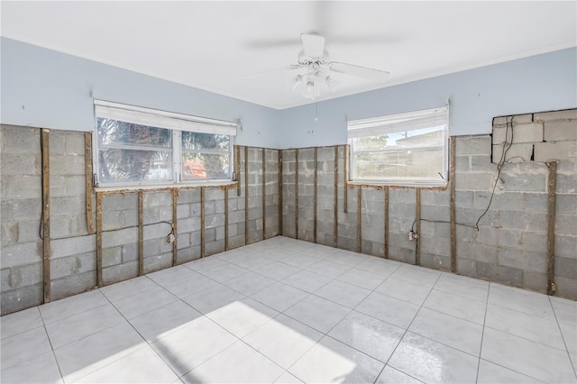 empty room with ceiling fan