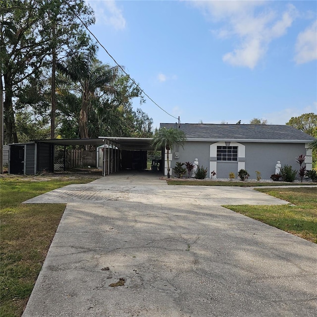 view of front of house featuring a front lawn and a carport