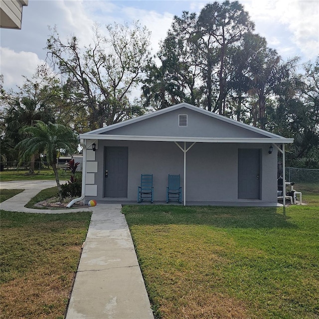 view of front facade with a front yard