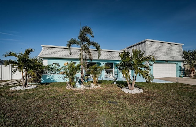 view of front of house featuring a garage and a front lawn